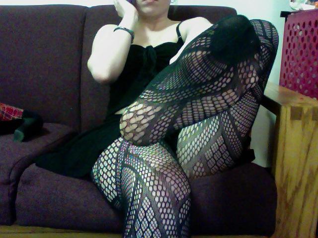 15P My tired feet! Fishnets and heels