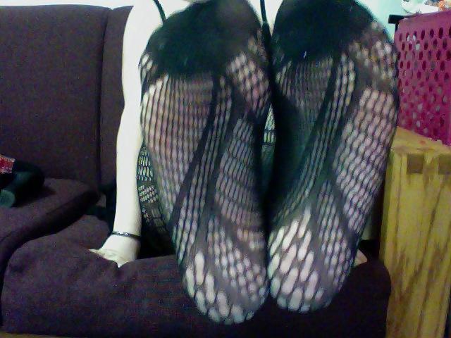 15P My tired feet! Fishnets and heels