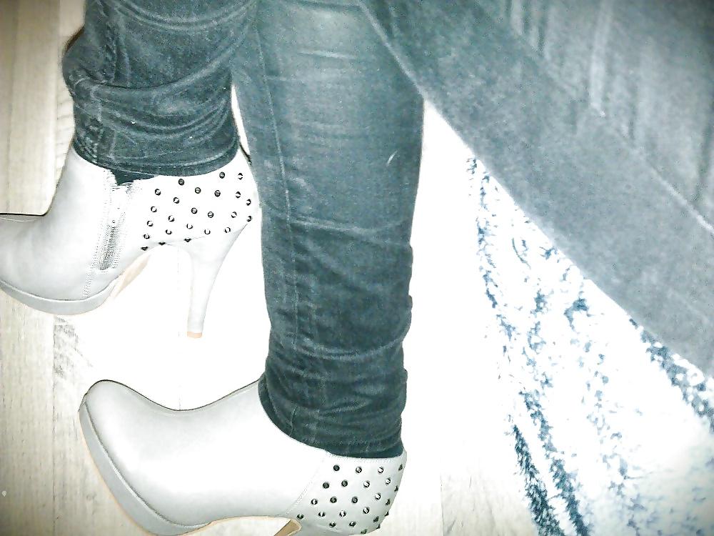 21P Petites salopes en talon    Bitch in high heels3