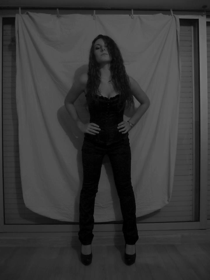21P Petites salopes en talon    Bitch in high heels3