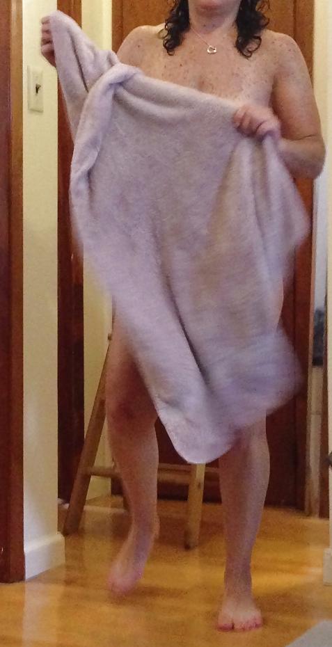 15P Chunky Wife undressing for shower