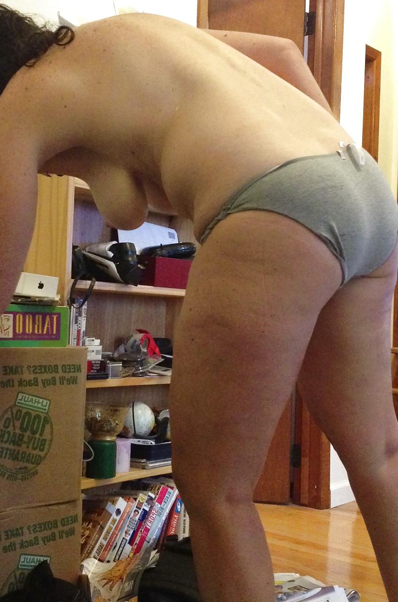 15P Chunky Wife undressing for shower