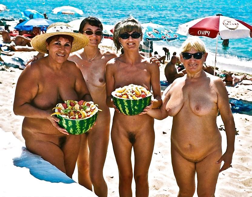 25P GIRLS TOGETHER: SUN-WORSHIPPERS NAKED & NATURAL