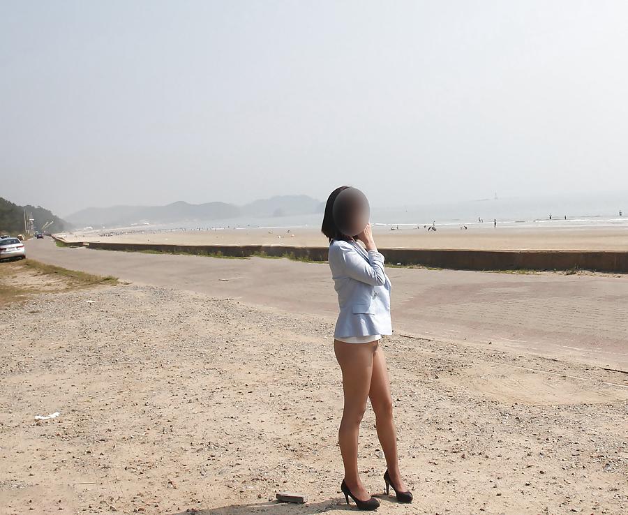19P Korean women flashing in public