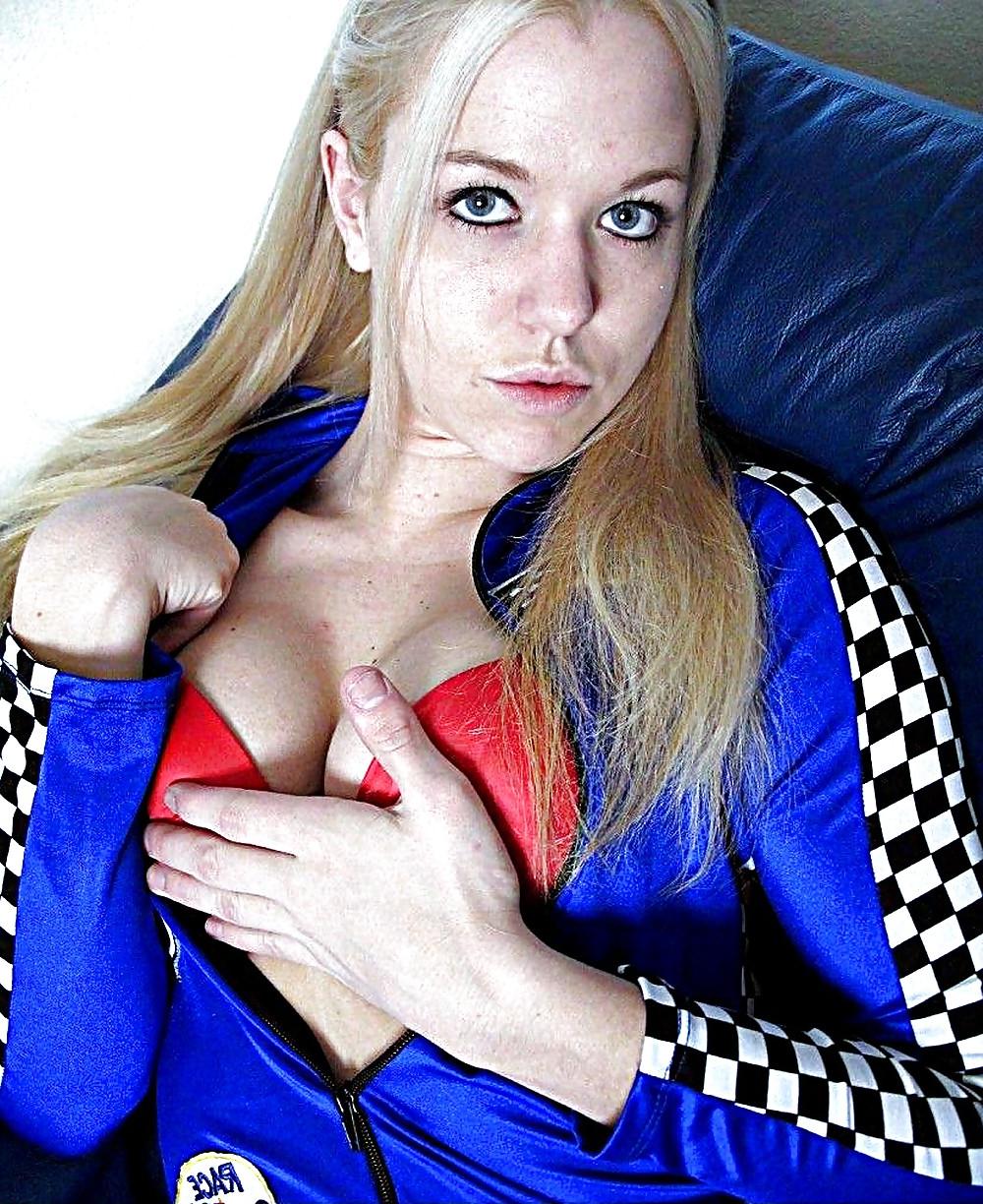 25P Delicious British Model Melisa 1 - Vertical