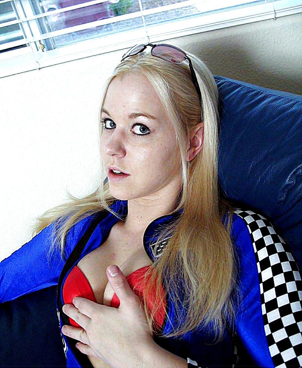 25P Delicious British Model Melisa 1 - Vertical