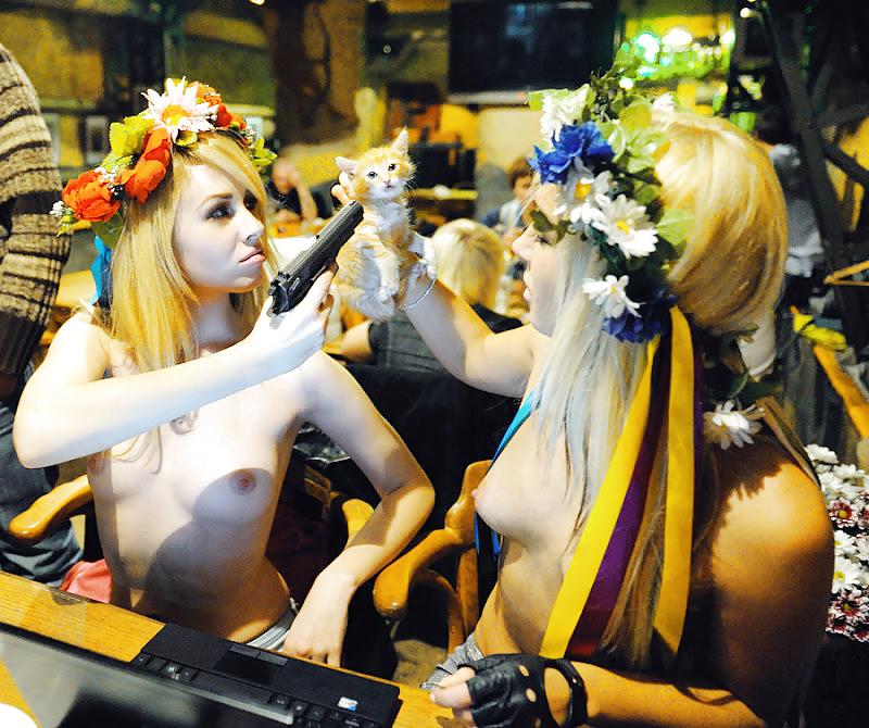 25P Hot female protesters