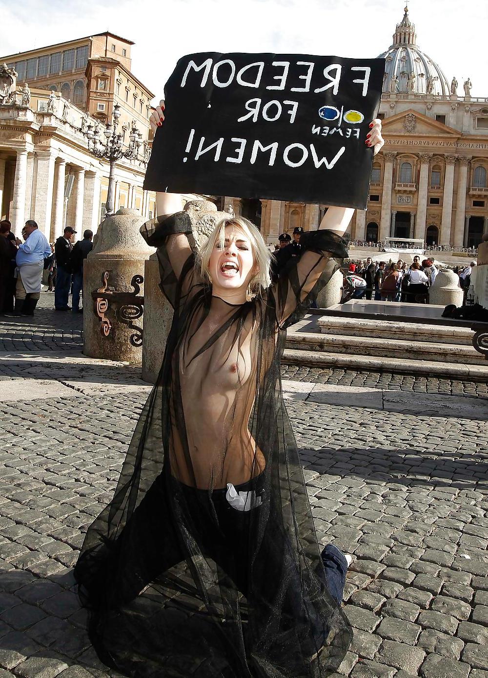 25P Hot female protesters