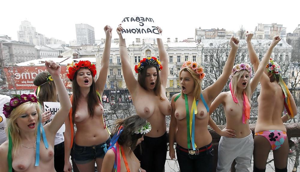 25P Hot female protesters