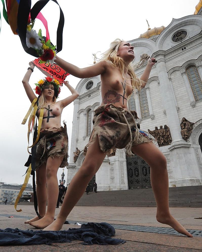 25P Hot female protesters