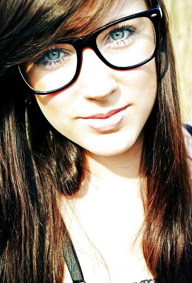 25P Geile Girls mit Brillen-Glasses