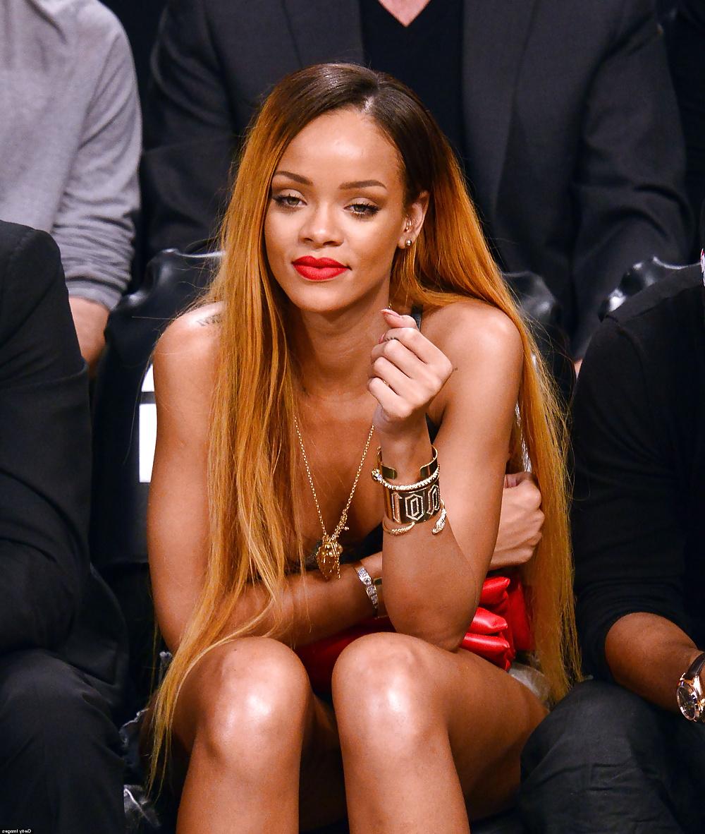 25P Rihanna - Hot Black Celebrity Bitch to Fuck