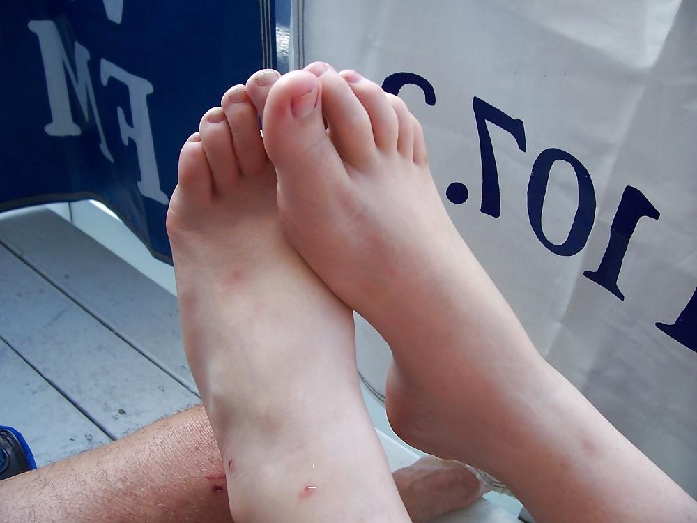 25P Hot Feet from Teens Milfs and Mature