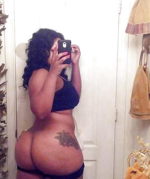 25P JUICY ASS SELFIES!!!