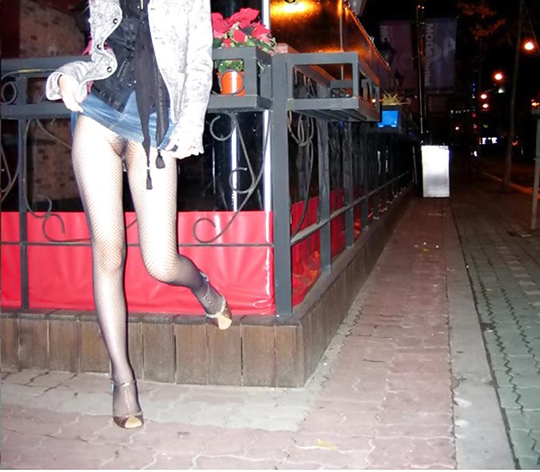 25P Korean women flashing in public 2