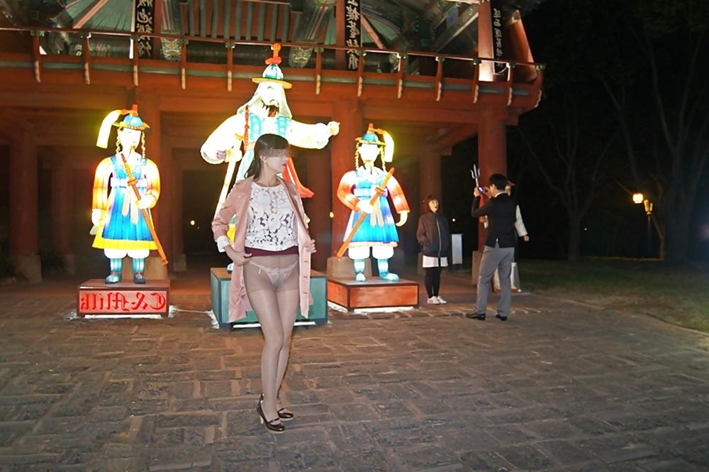 25P Korean women flashing in public 2