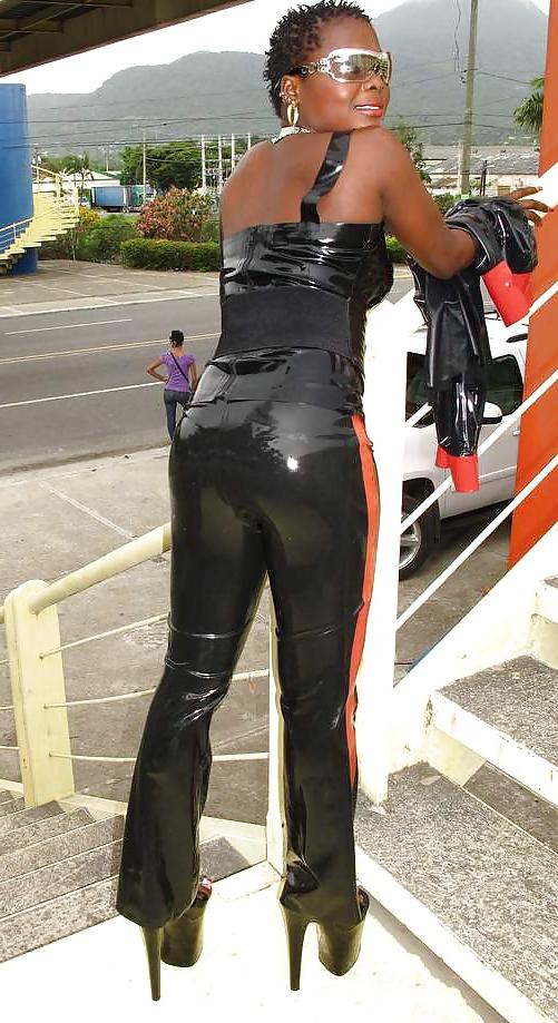 6P Black latex bitch