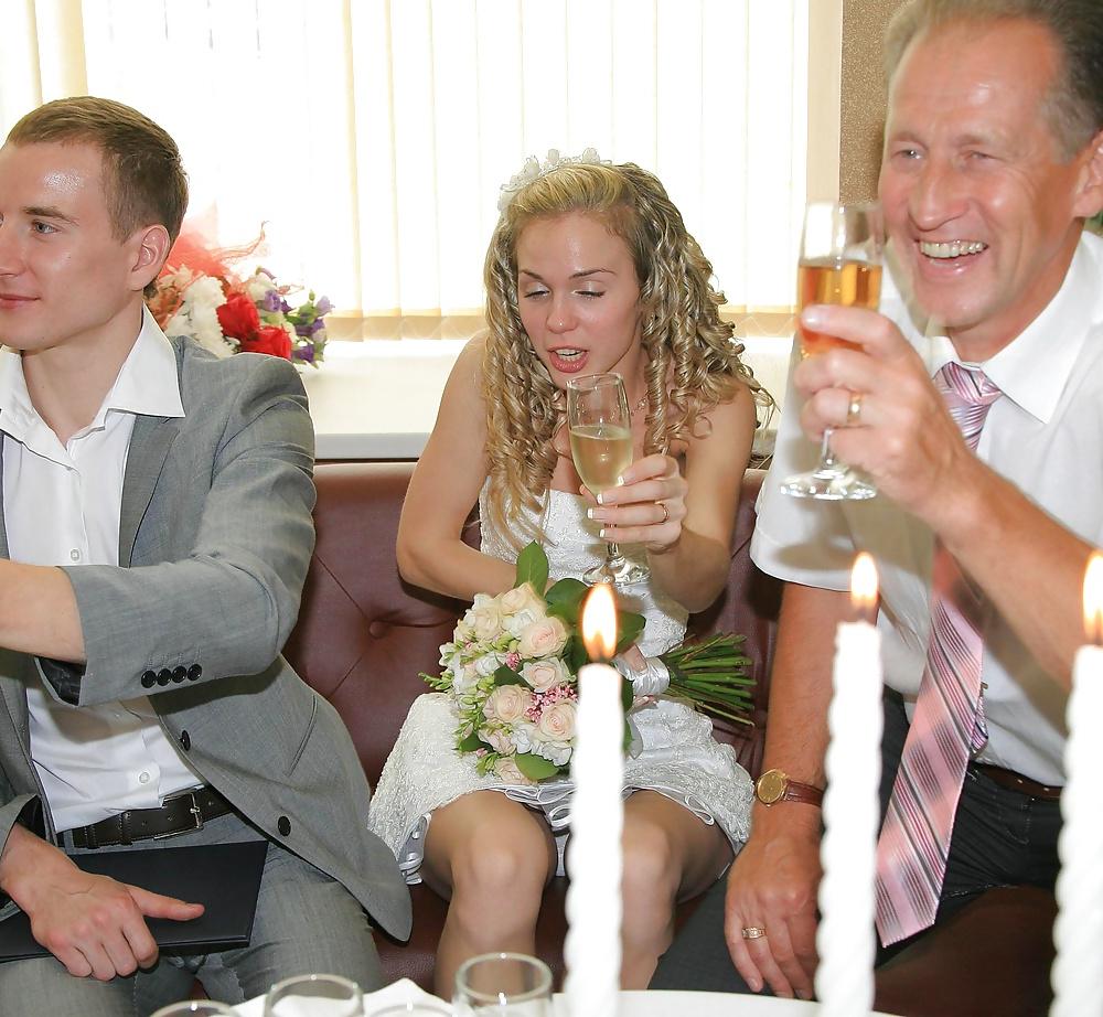 25P Wedding bride oops,flashing