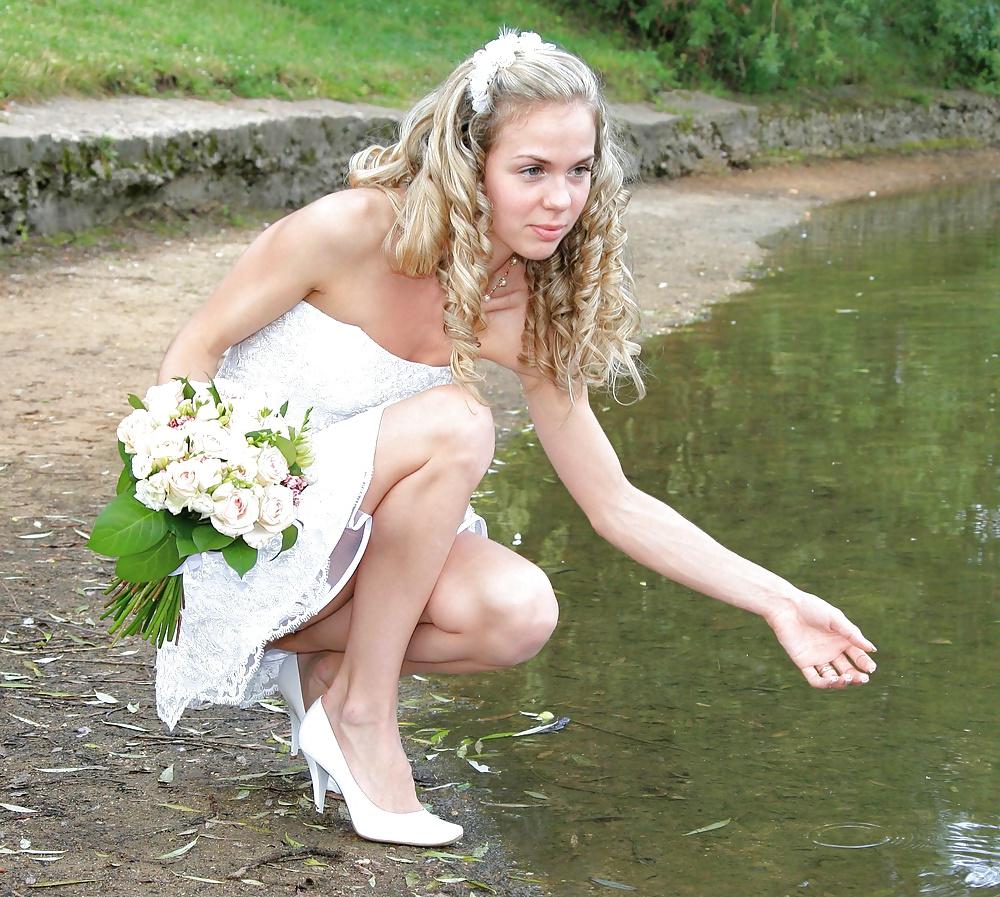 25P Wedding bride oops,flashing