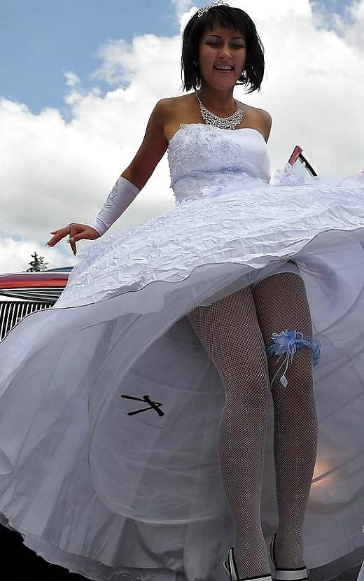 25P Wedding bride oops,flashing