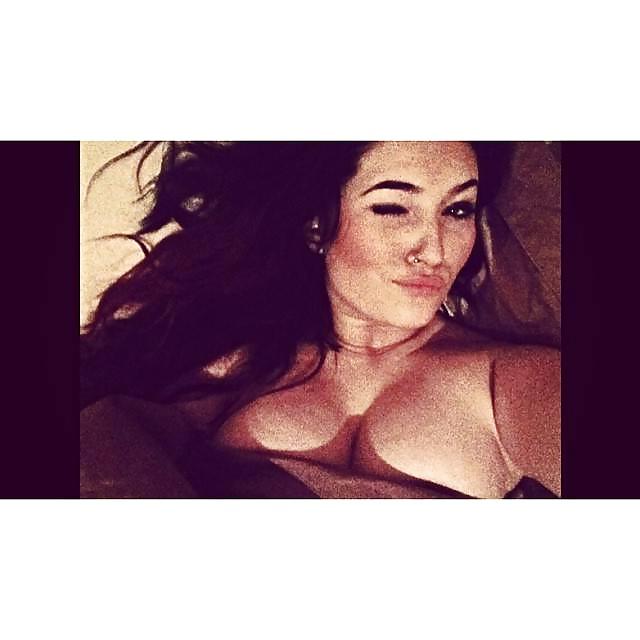 25P Sexy Megan Fox look alike British Facebook Bitch