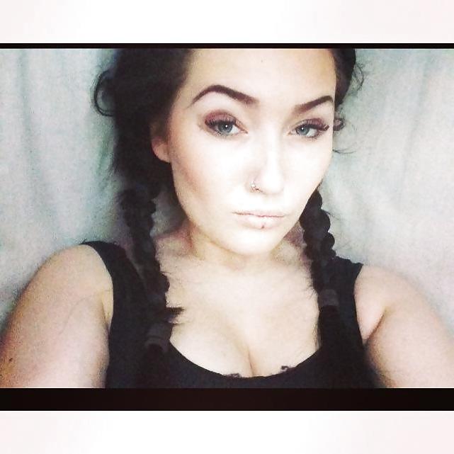 25P Sexy Megan Fox look alike British Facebook Bitch