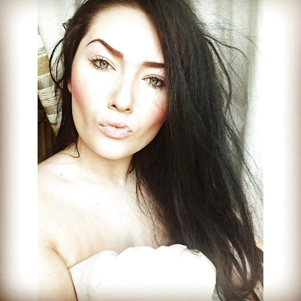 25P Sexy Megan Fox look alike British Facebook Bitch