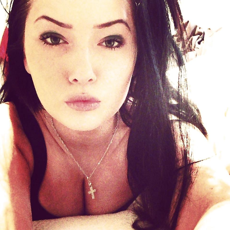 25P Sexy Megan Fox look alike British Facebook Bitch