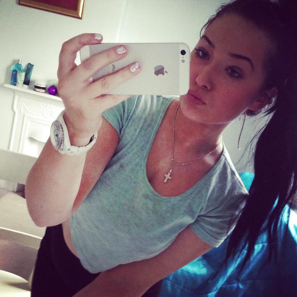 25P Sexy Megan Fox look alike British Facebook Bitch