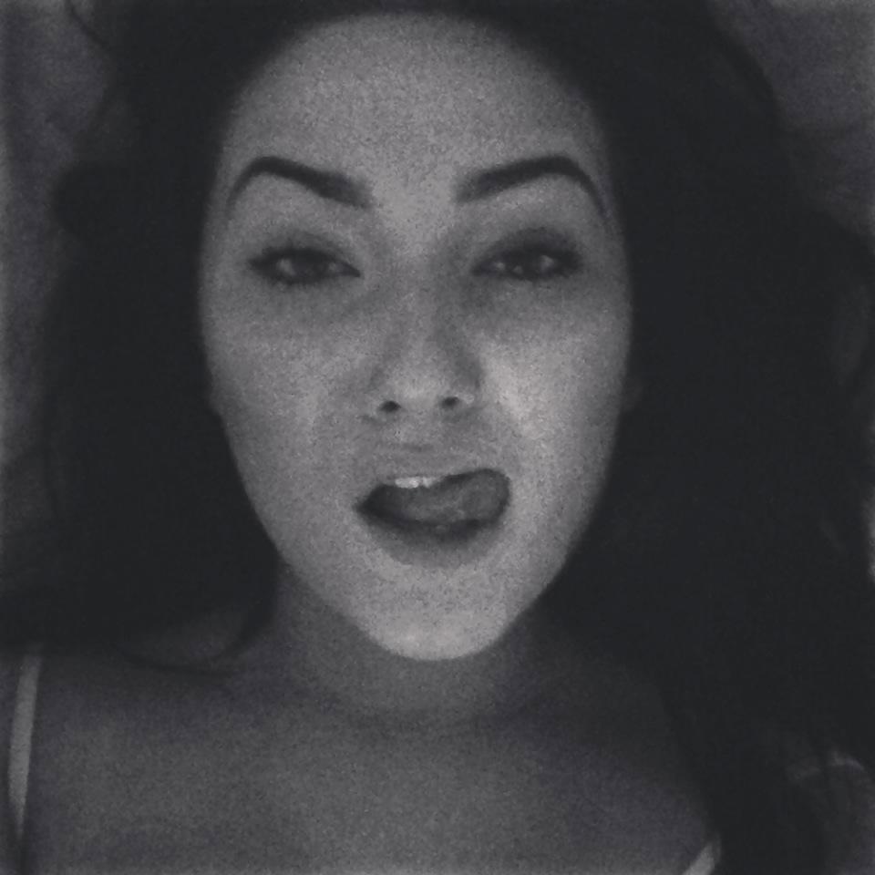 25P Sexy Megan Fox look alike British Facebook Bitch