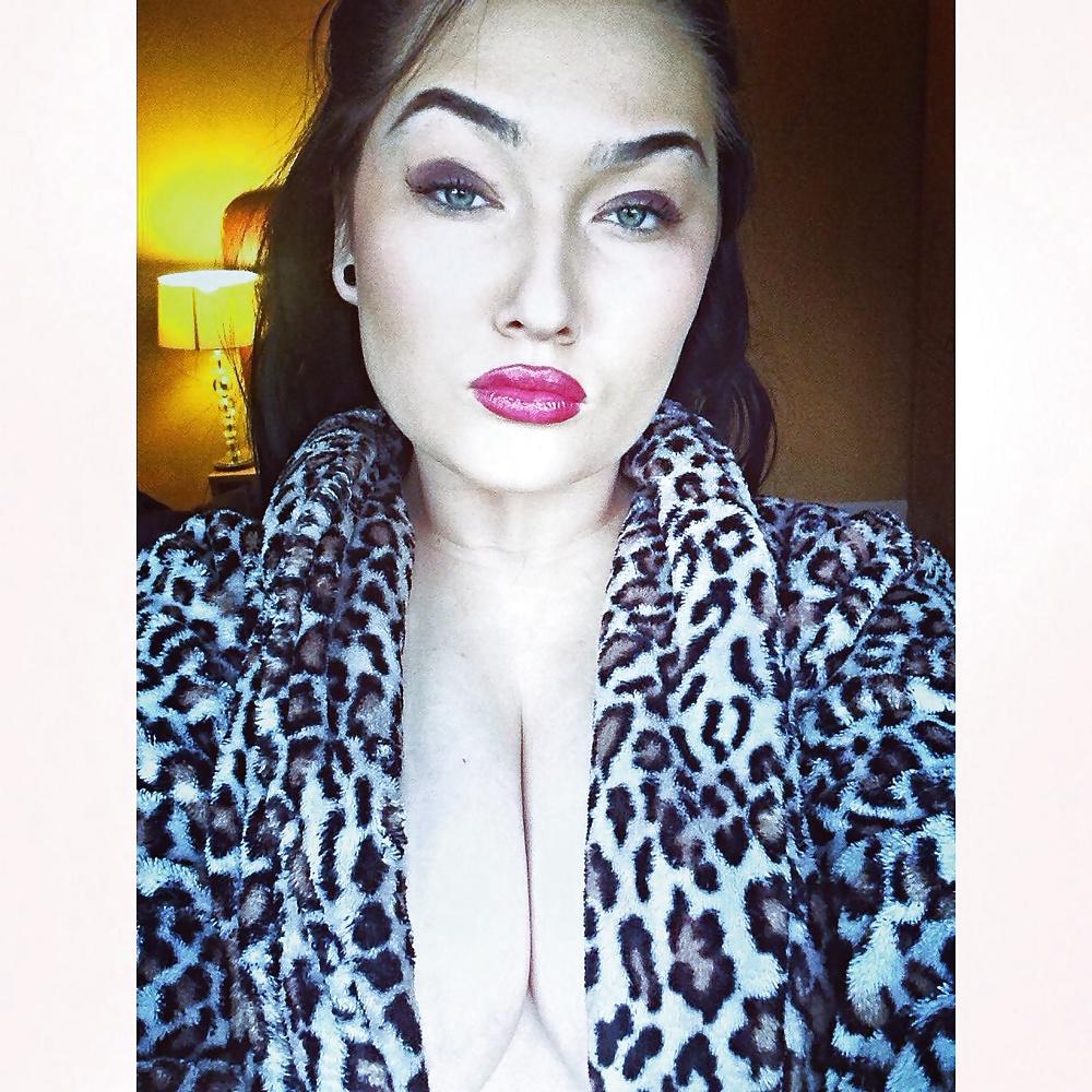 25P Sexy Megan Fox look alike British Facebook Bitch