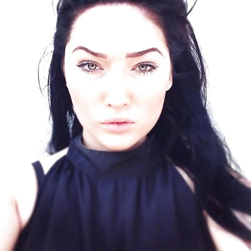 25P Sexy Megan Fox look alike British Facebook Bitch