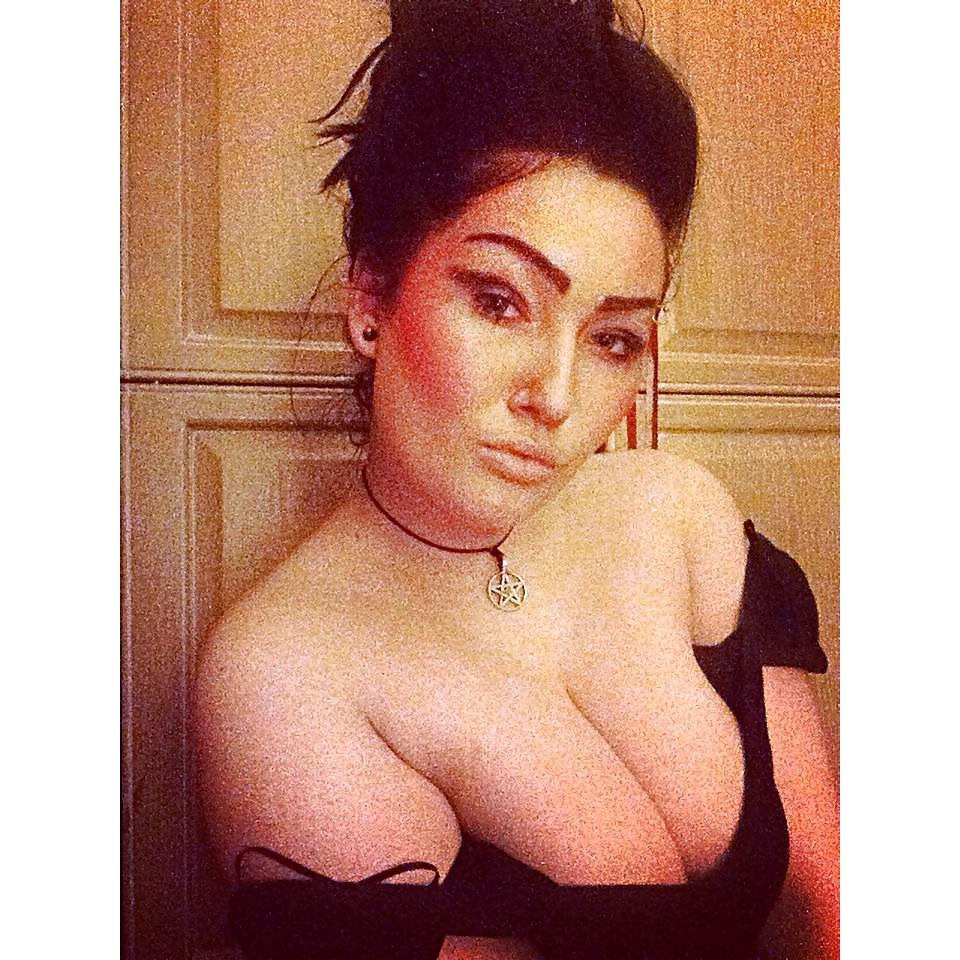 25P Sexy Megan Fox look alike British Facebook Bitch