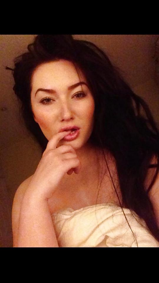 25P Sexy Megan Fox look alike British Facebook Bitch