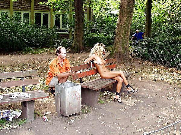 9P Draußen in der Öffentlichkeit gefesselt