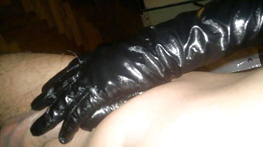 5P Black Vinyl Gloves