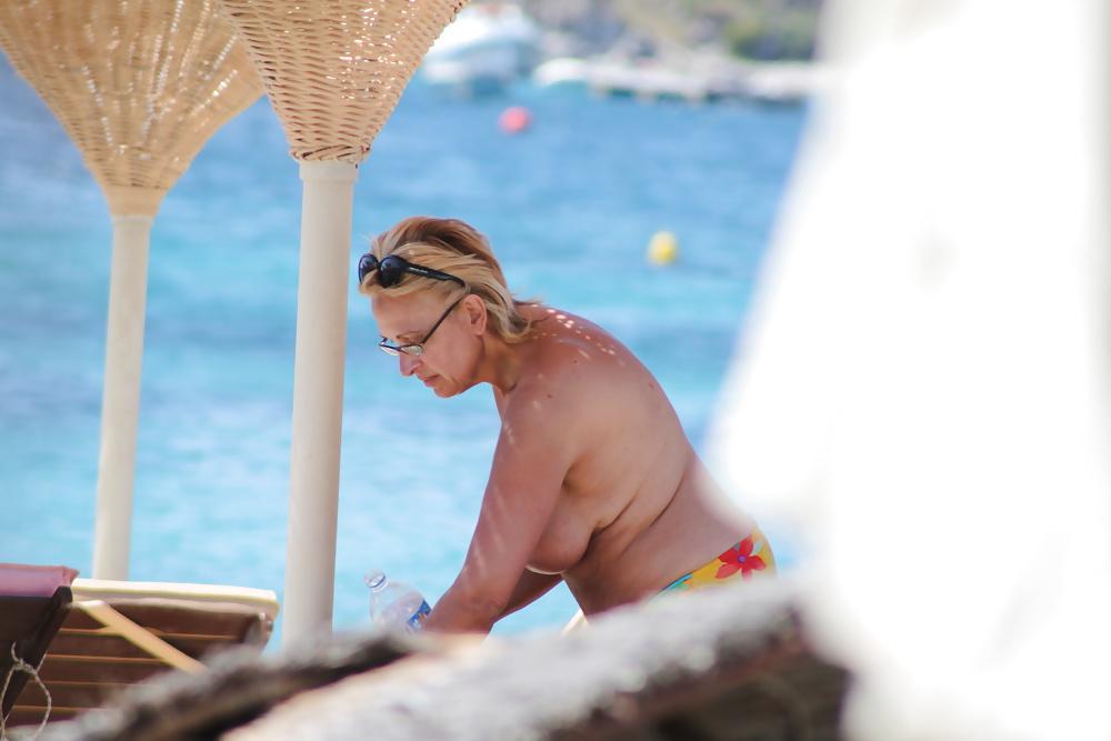 8P Topless beach in Mykonos3