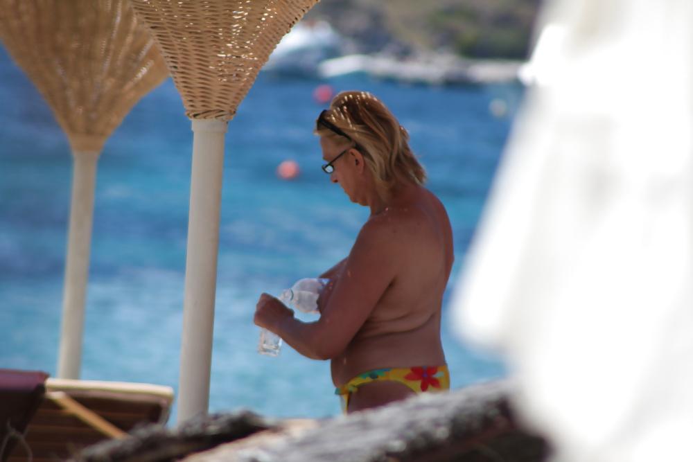 8P Topless beach in Mykonos3