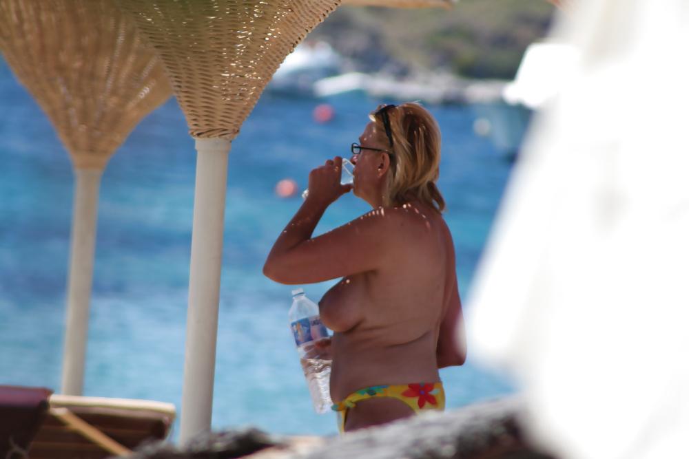 8P Topless beach in Mykonos3