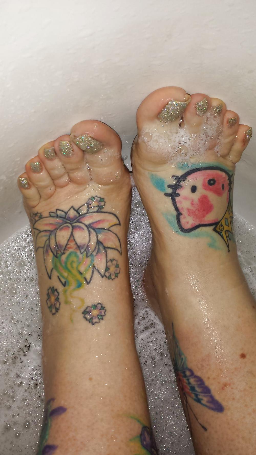 24P My friends sexy toes from Facebook  inbox me pictures.
