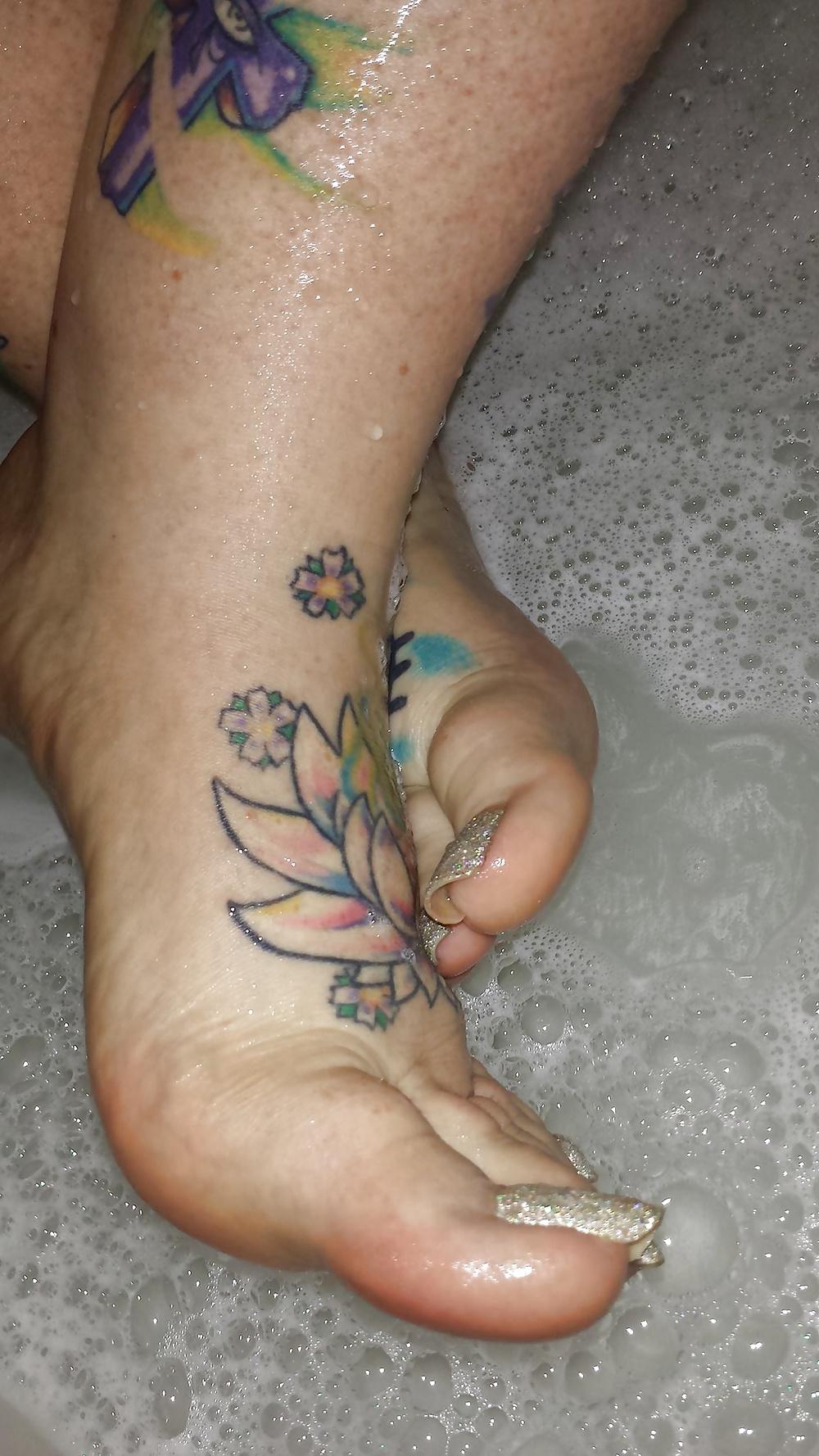 24P My friends sexy toes from Facebook  inbox me pictures.