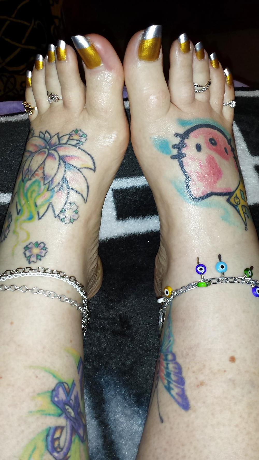 24P My friends sexy toes from Facebook  inbox me pictures.
