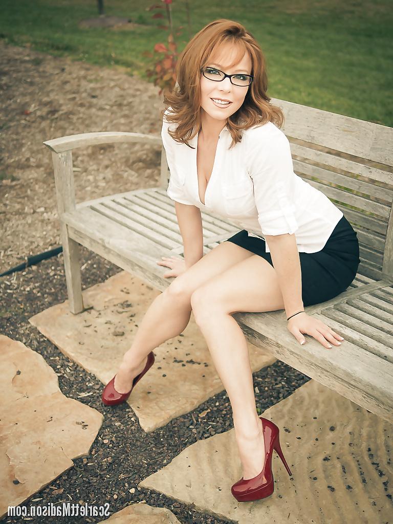 24P Scarlett Madison w glasses