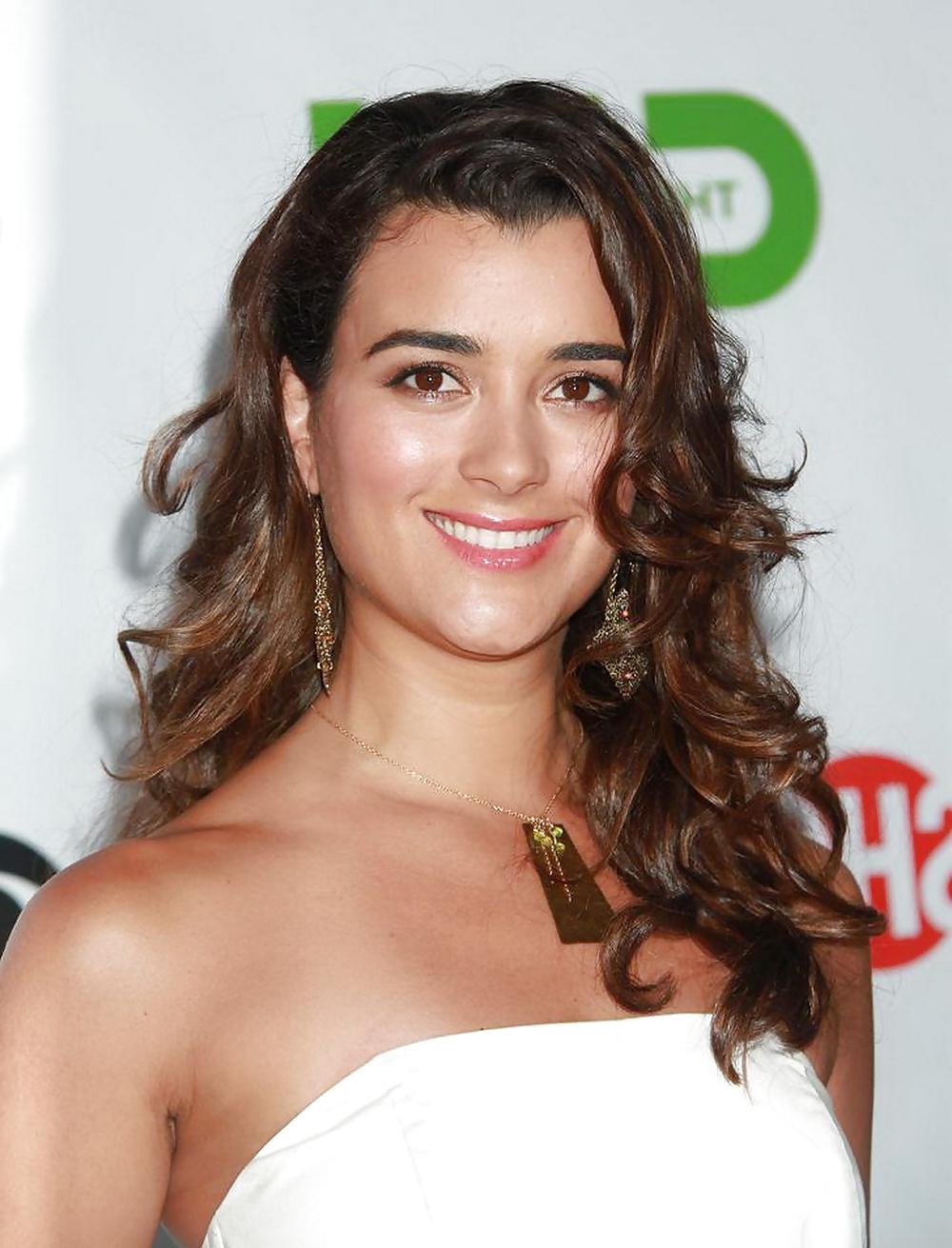 25P Cote de Pablo cum bitch