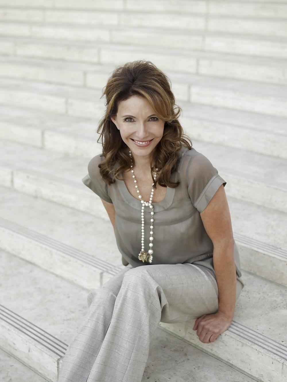 25P Mary Steenburgen-Mature Goddess