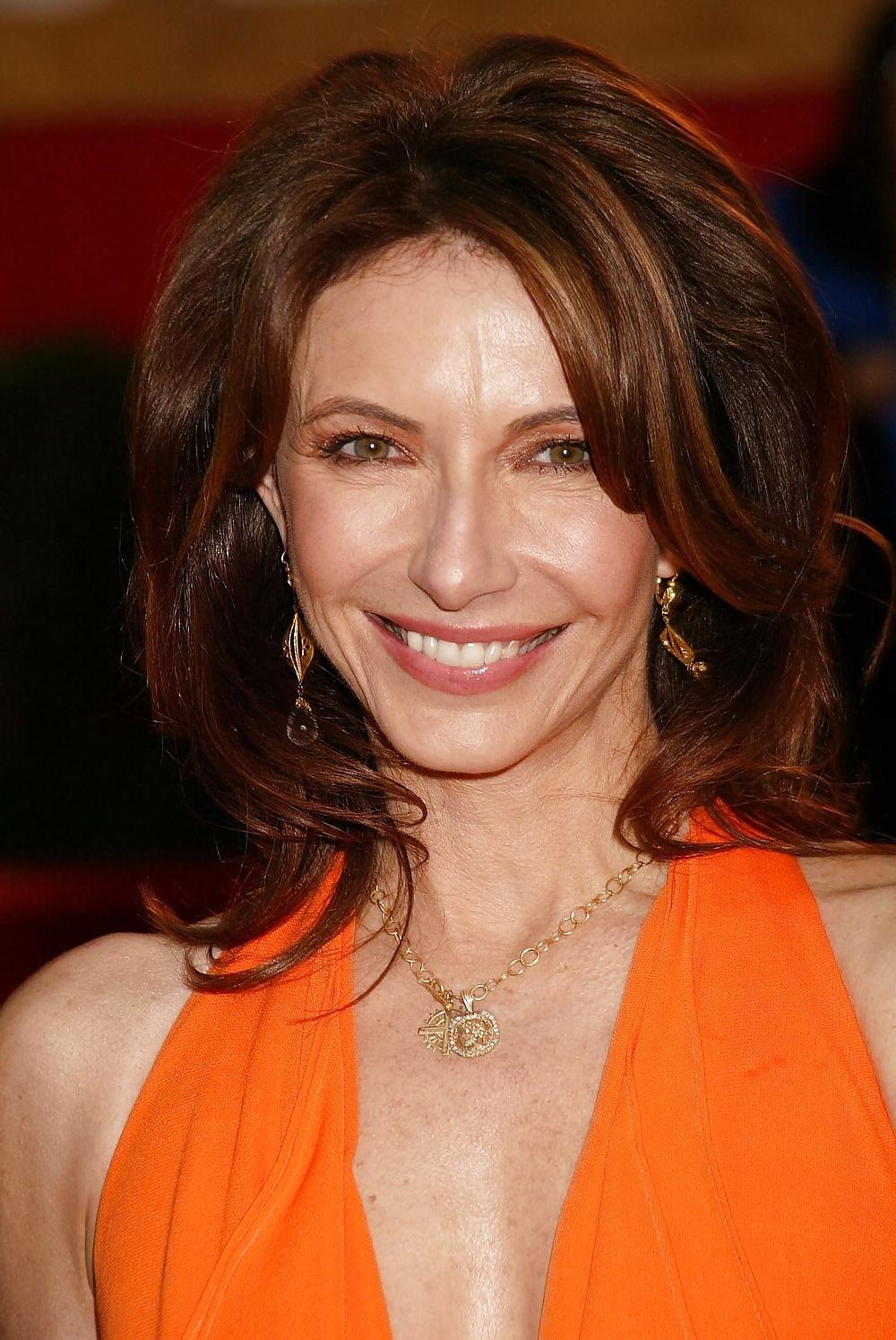 25P Mary Steenburgen-Mature Goddess