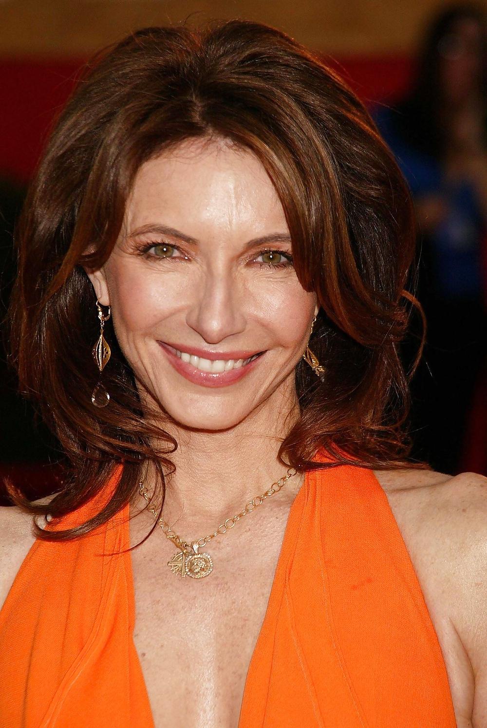 25P Mary Steenburgen-Mature Goddess
