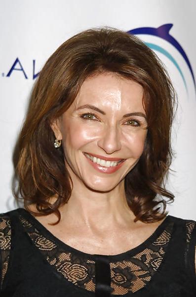 25P Mary Steenburgen-Mature Goddess