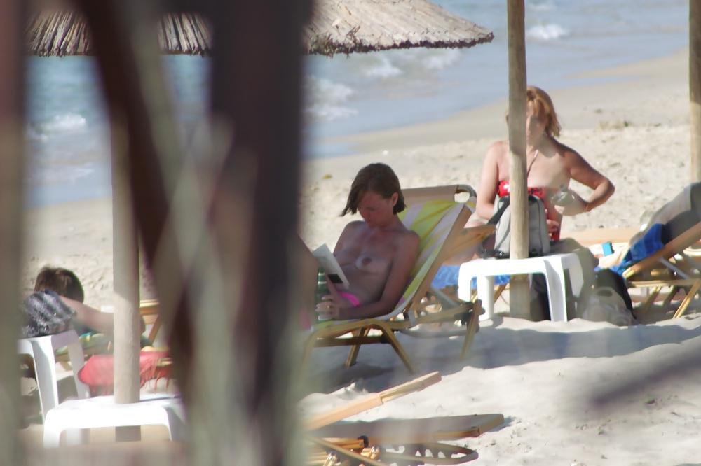 11P Topless beach in Naxos1