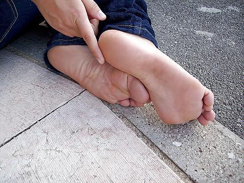7P Natural female feet (no painted nails, stockings,shoes)